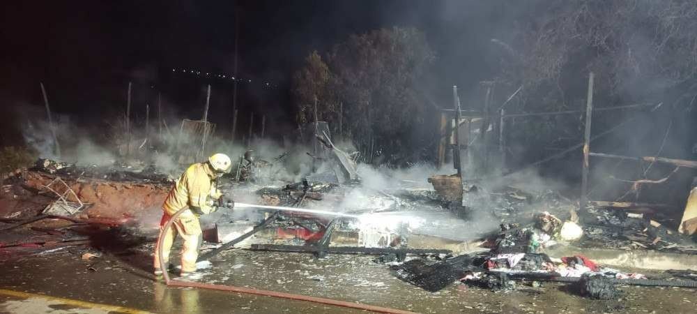 Incêndio em barracão de madeira assusta moradores de Sobradinho