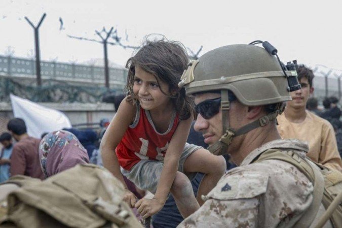 Evacuação no aeroporto do Afeganistão, Cabul - (crédito: Nicholas GUEVARA / US MARINE CORPS / AFP) Evacuação no aeroporto do Afeganistão, Cabul - (crédito: Nicholas GUEVARA / US MARINE CORPS / AFP)