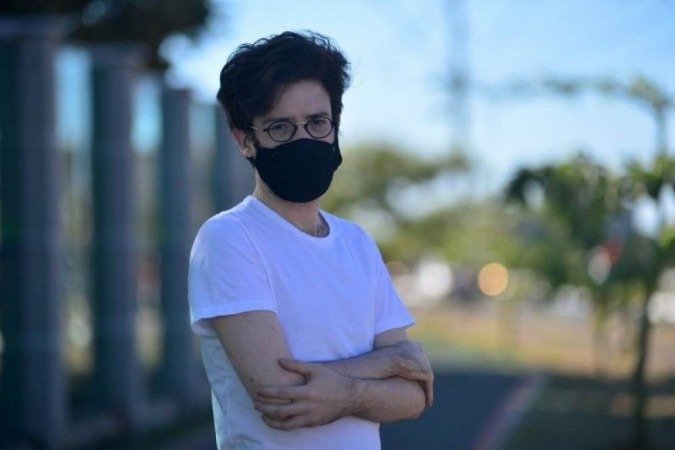 Geovane de Barros, 27 anos, conseguiu emprego há três semanas como atendente -  (crédito: Ed Alves/CB/D.A Press)