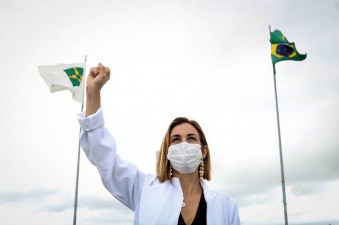 Suzan acompanha o PL e torce para que seja aprovado em breve Suzan acompanha o PL e torce para que seja aprovado em breve