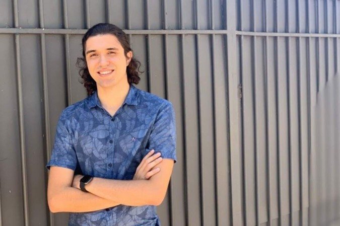 "Tem muito projeto ocorrendo neste momento. Eu sei que eles estão renovando a rede óptica no nordeste, instalando novas estações e novos cabeamentos ópticos" Bruno Scholles, 22 anos,