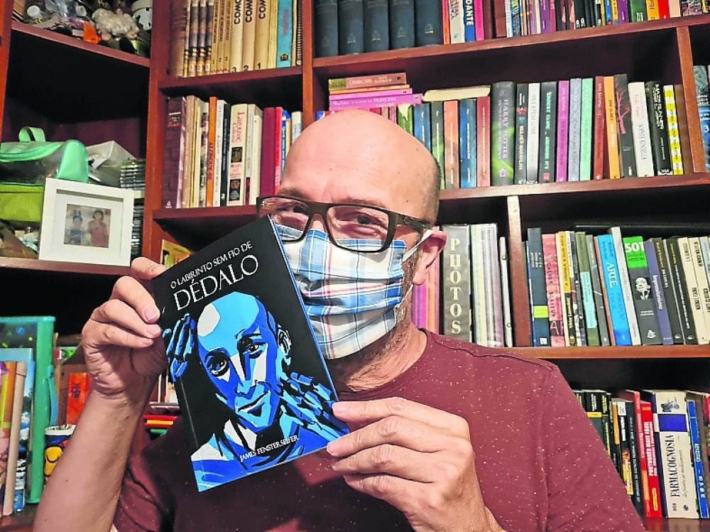 Dramaturgo James Fensterseifer lança livro 'O labirinto sem fio de Dédalo'