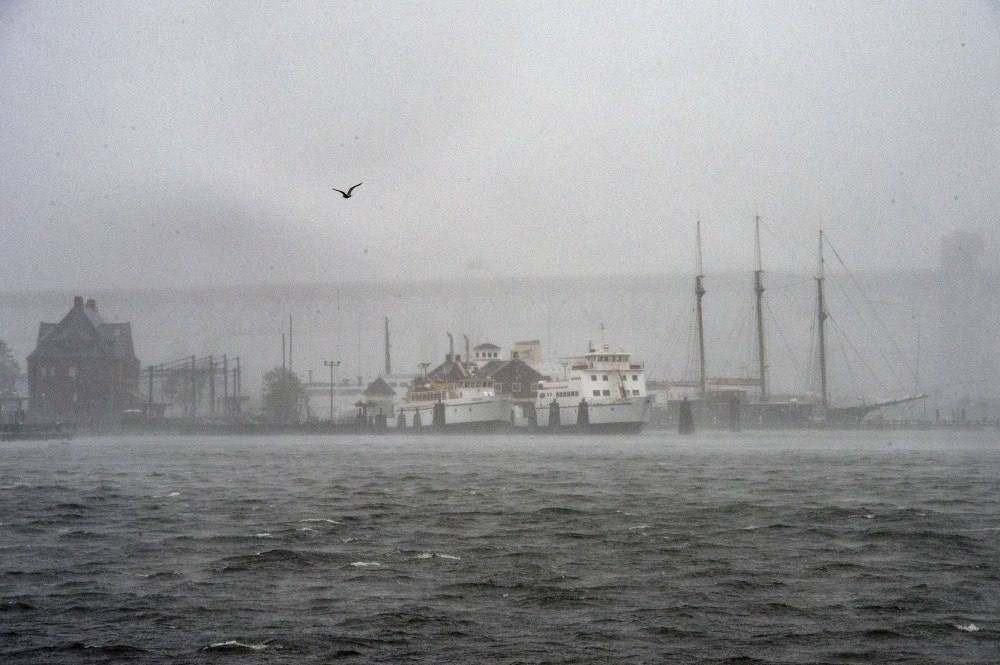 Tempestade tropical Henri perde força depois de afetar o nordeste dos Estados Unidos