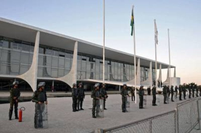 Planalto exige vacinação completa de servidores do grupo de risco