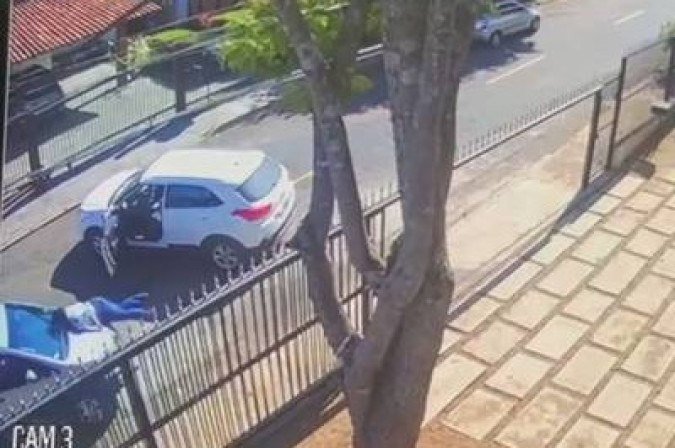 Atropelamento aconteceu após uma briga de trânsito, no Lago Sul - (crédito: Credito: Reprodu??o/CB/D.A Press) Atropelamento aconteceu após uma briga de trânsito, no Lago Sul - (crédito: Credito: Reprodu??o/CB/D.A Press)