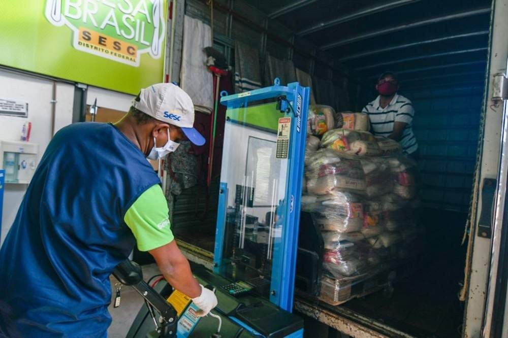 Começam as entregas das cestas básicas da campanha Mesa Brasil Urgente