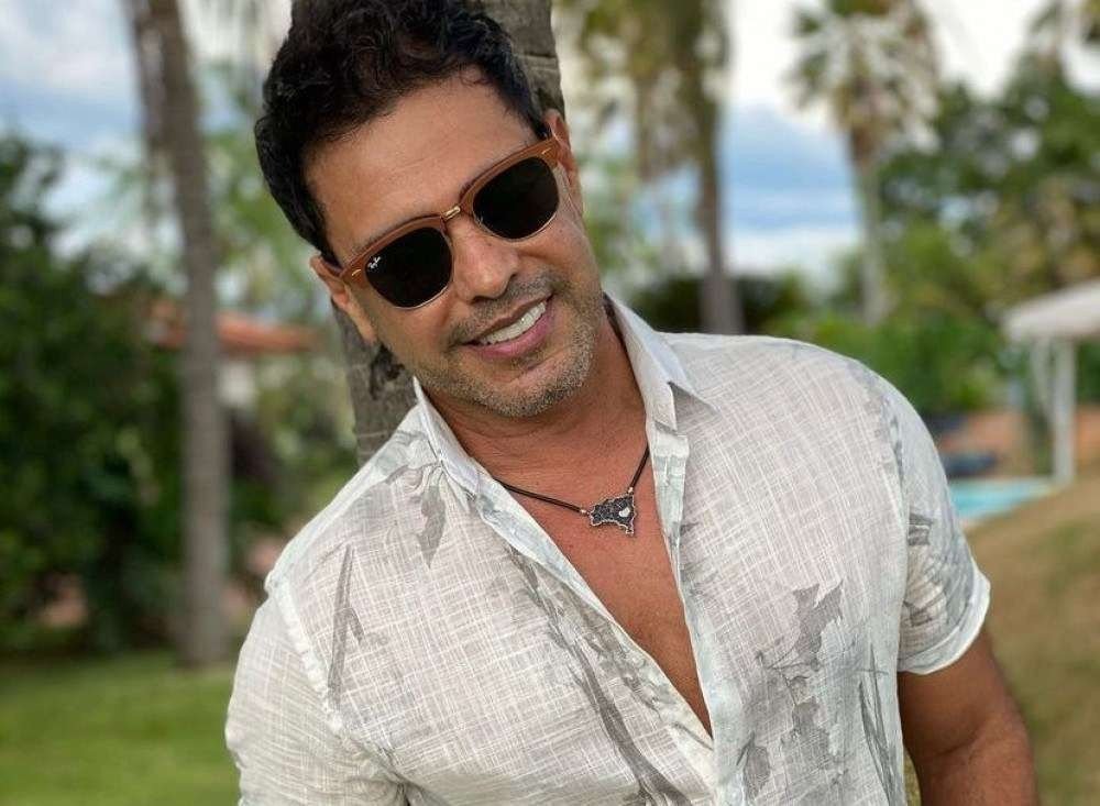 Zezé Di Camargo se oferece para participar de álbum de Sérgio Reis