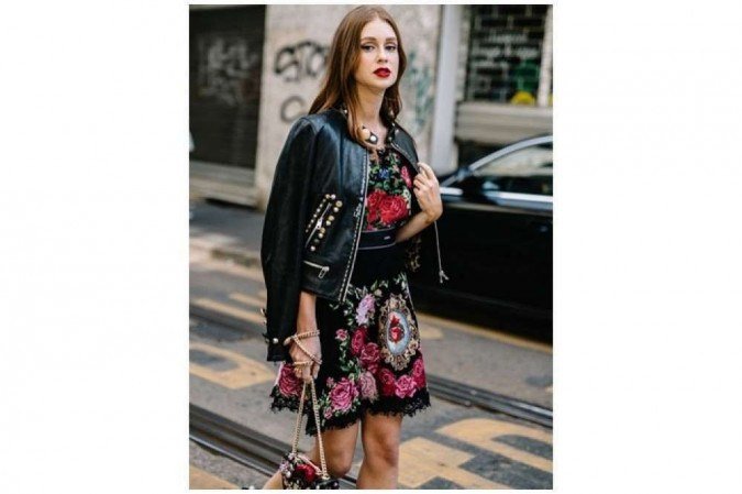 A atriz Marina Ruy Barbosa combinou um vestido leve e fluido com uma jaqueta mais pesada