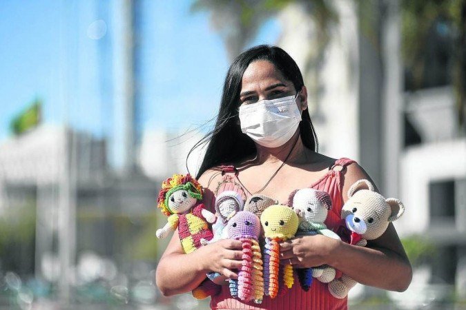 O hobbie de Francisca das Chagas ajudou no sustento da família e deu esperança nos tempos de pandemia -  (crédito: Minervino Júnior/CB/D.A Press)