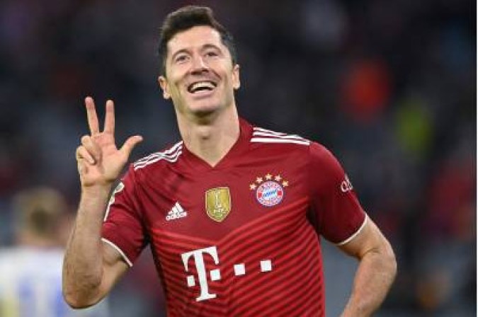 Lewandowski leva o prêmio de melhor jogador do mundo pela segunda vez