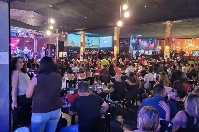 Cinco bares são multados e interditados por aglomeração no DF - (crédito: Reprodução/DF Legal) Cinco bares são multados e interditados por aglomeração no DF - (crédito: Reprodução/DF Legal)