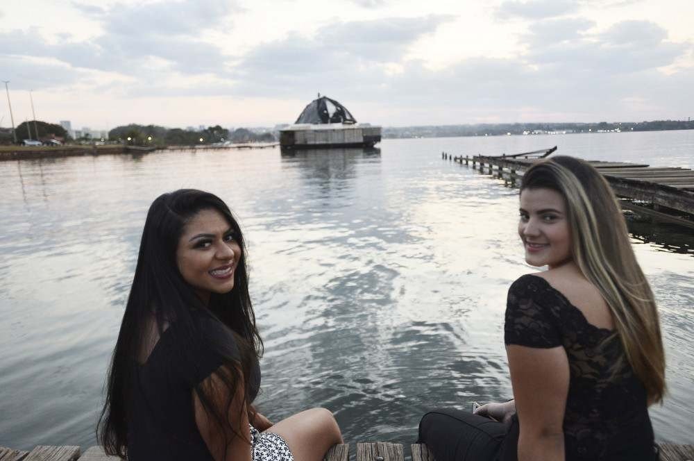 Jéssica e Jaqueline trabalham na Concha Acústica e desfrutam do local