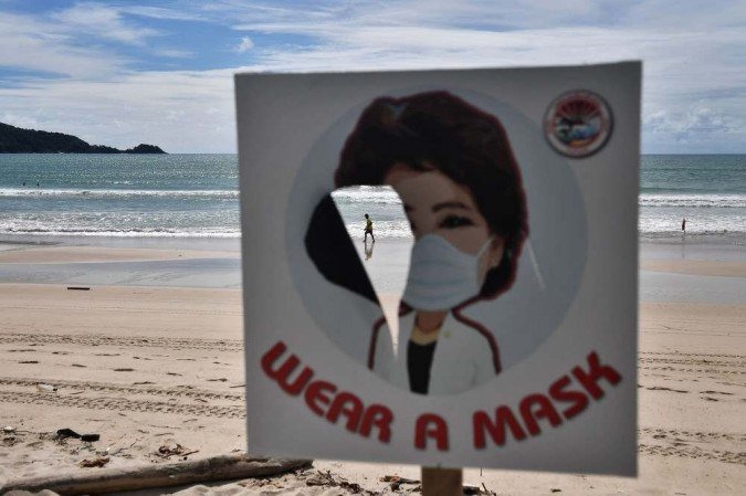 Na Tailândia, um cartaz pede 