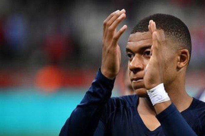 Forte interesse do Real Madrid faz com que Mbappé viva instabilidade em Paris - (crédito: Franck Fife/AFP) Forte interesse do Real Madrid faz com que Mbappé viva instabilidade em Paris - (crédito: Franck Fife/AFP)