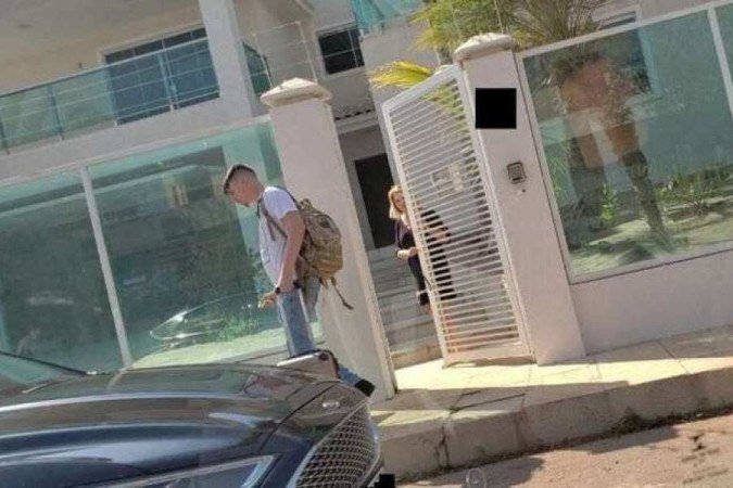  (crédito: Renan Bolsonaro na casa onde mora com a mãe, em Brasília )