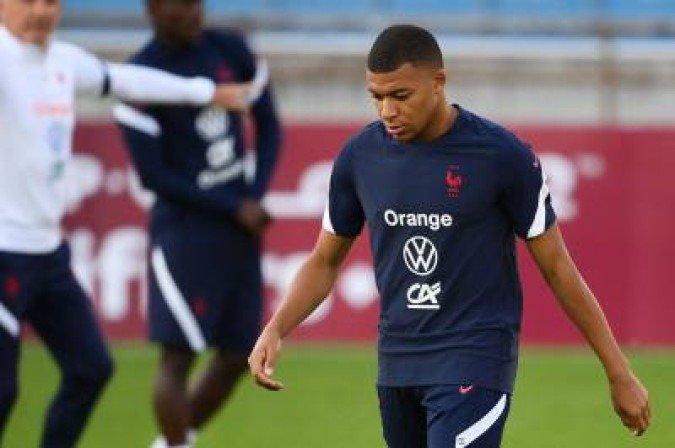 France's forward Kylian Mbappe reacts as he takes part in a training session at the Meineau stadium in Strasbourg, eastern France, on August 31, 2021 on the eve of the FIFA World Cup Qatar 2022 qualification Group D football match between France and Bosnia-Herzegovina. (Photo by FRANCK FIFE / AFP)