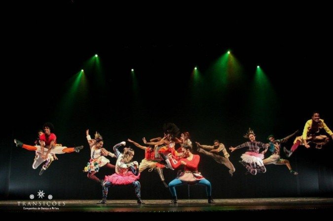 Recortes de um corpo mambembe, coreografia do grupo Transições Companhia de Dança e Artes. - (crédito: Jadson Douglas) Recortes de um corpo mambembe, coreografia do grupo Transições Companhia de Dança e Artes. - (crédito: Jadson Douglas)