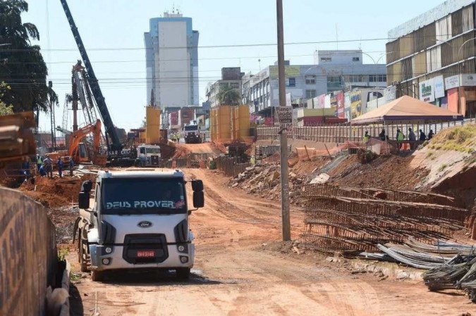 Ibaneis Rocha visitou a obra do túnel de Taguatinga