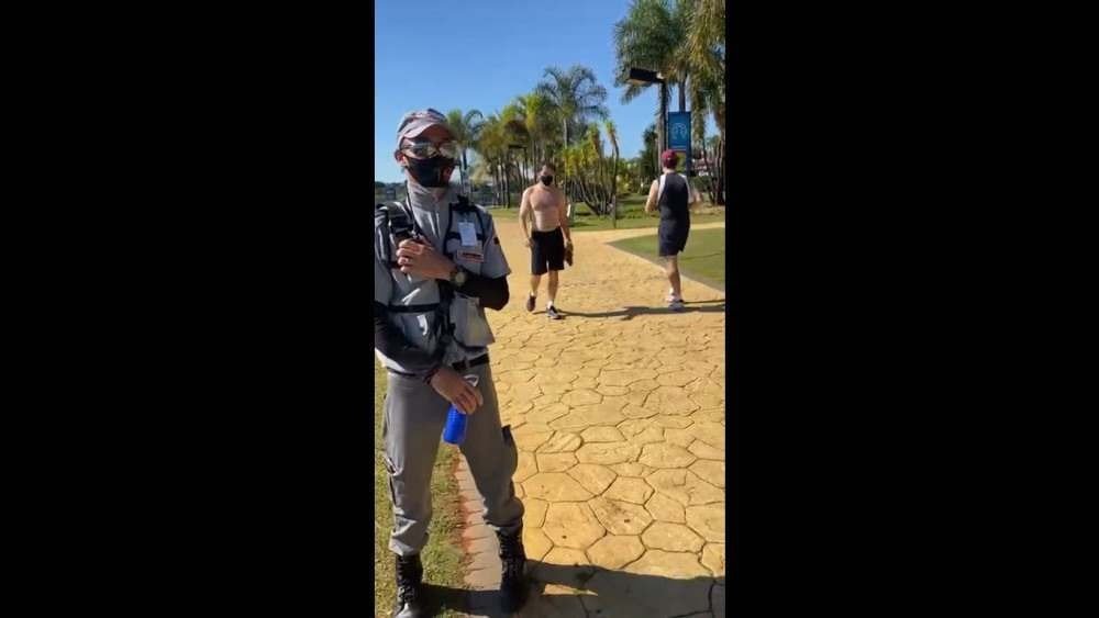 Pontão indeniza mulher impedida por vigilante de usar short e biquíni