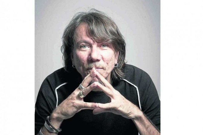 Para Lenine, retorno aos palcos está carregado de magia -  (crédito: Flore Pimental/Divulgação)