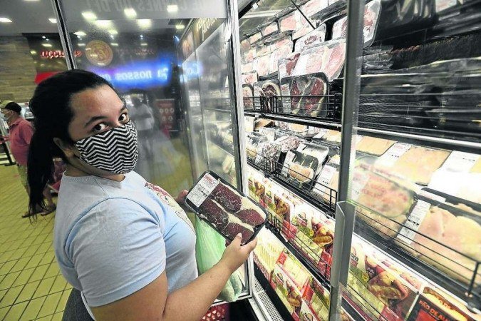 Michele Souza trocou o contra filé pelo coxão duro para economizar