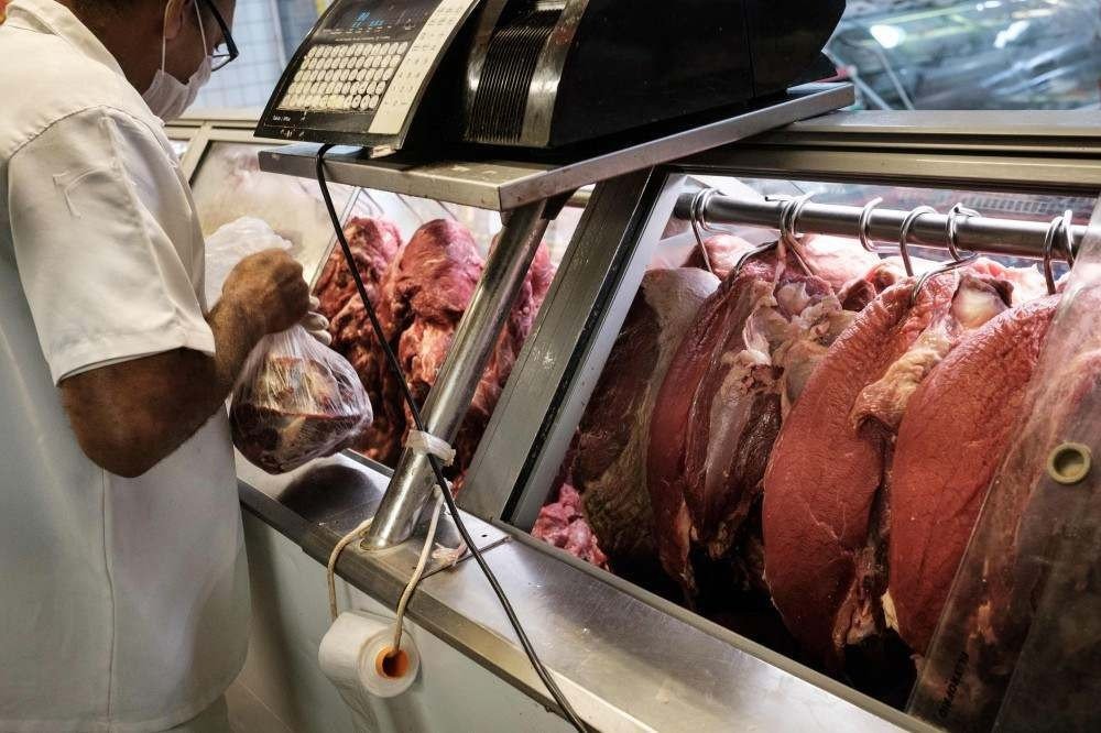 Carne mais barata eleva consumo de alimentos nos lares brasileiros em 2023