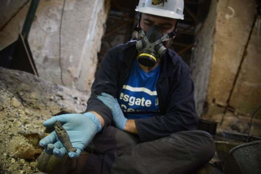 Um ano depois, os restos do acervo ainda eram achados pelo local