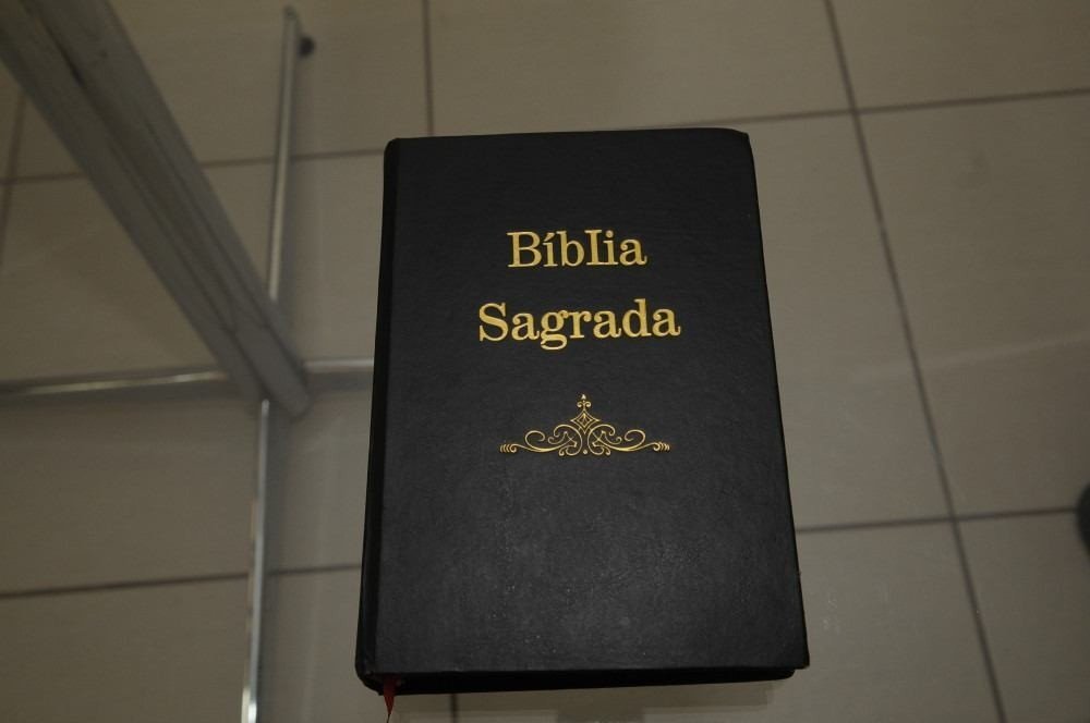 Coagida a participar de roda de oração, funcionária será indenizada