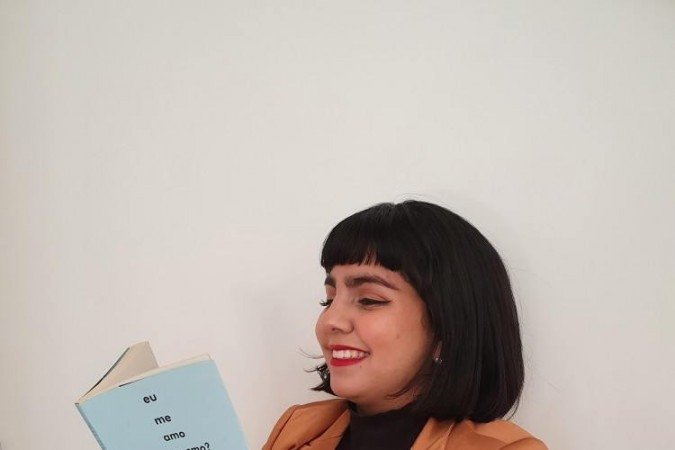 Andressa Gonçalves e seu livro "Eu me amo mesmo? Histórias sobre virar você"