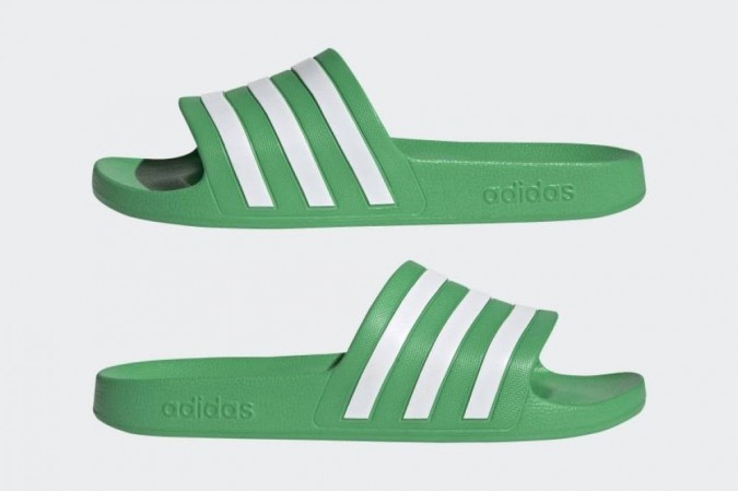 Chinelo Adilette Aqua, unissex, da Adidas (preço sob consulta)