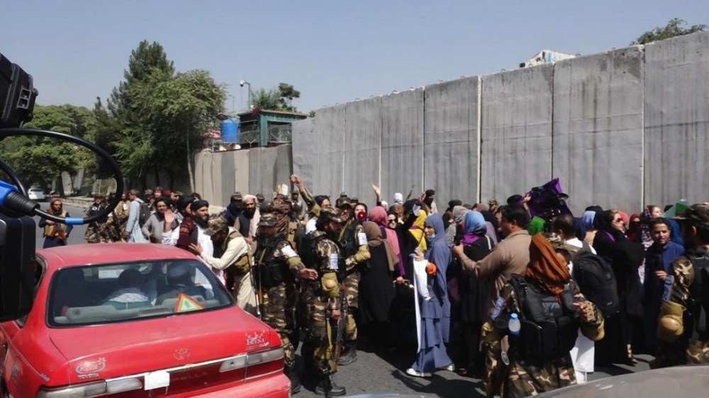  Protesto de mulheres reprimido com chicoteadas, Taser e gás lacrimogêneo, em Cabul