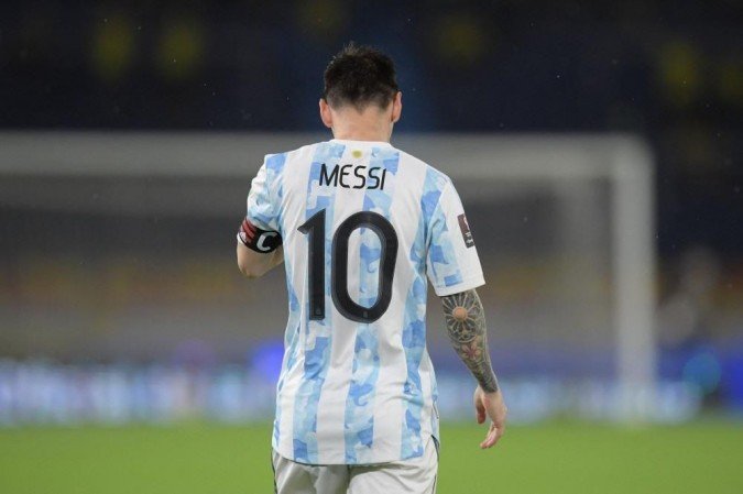 O argentino Lionel Messi é visto durante a partida de qualificação da América do Sul para a Copa do Mundo FIFA Qatar 2022 entre Colômbia e Argentina no Estádio Metropolitano Roberto Melendez em Barranquilla, Colômbia, em 8 de junho de 2021. / AFP / Raul ARBOLEDA