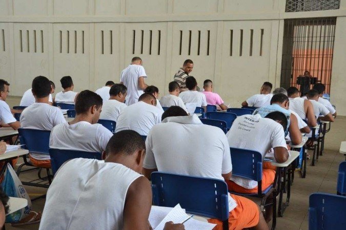 Internos realizam a mesma prova aplicada em período normal - (crédito: Sejus/Divulgação) Internos realizam a mesma prova aplicada em período normal - (crédito: Sejus/Divulgação)