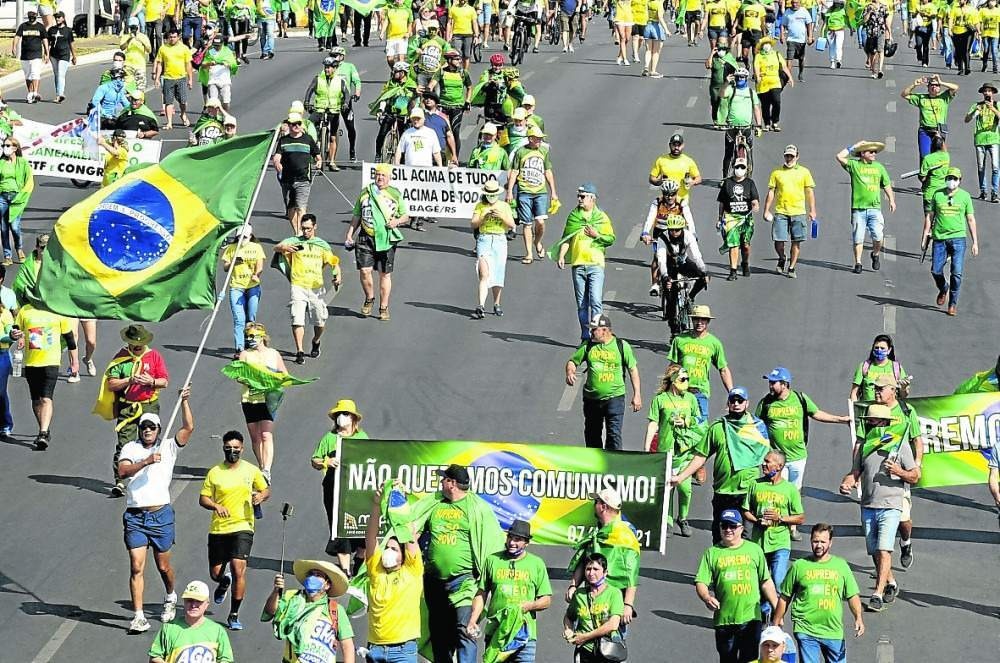 'Firmes pela democracia': Ibaneis agradece 'espírito cívico' após atos na Esplanada