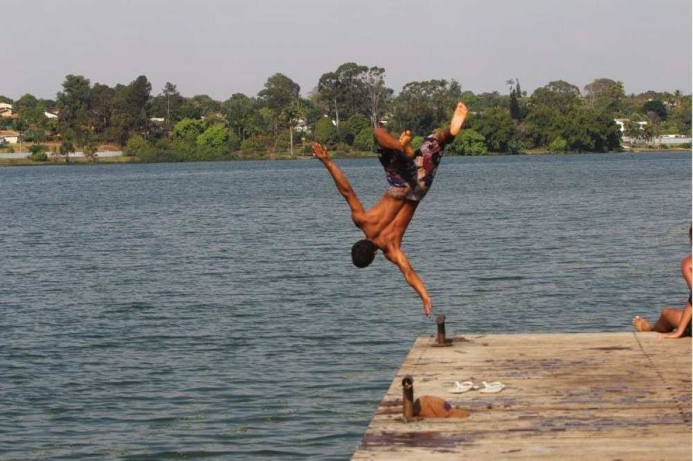 07/09/2021. Cidades. Brasília - DF. Turismo no DF. Pessoas passam o feriado no Deck Norte durante a tarde.