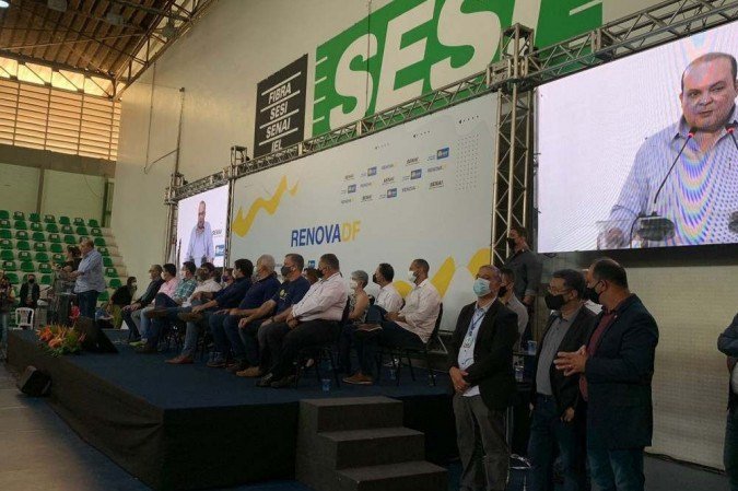 Alunos do Renova DF recebem certificado de capacitação
O programa capacitou 848 pessoas. Desde março, os estudantes revitalizaram mais de 90 espaços públicos
