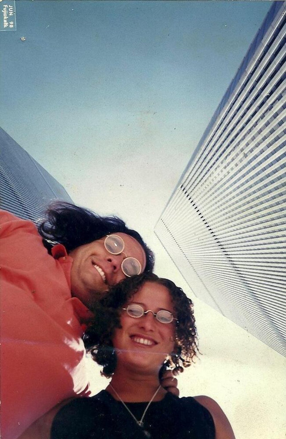 Adriana Nunes e o ex-marido, Adriano Siri, em frente às Torres Gêmeas, em 1998. Atores conheceram a imponência e o simbolismo do ponto turístico Adriana Nunes e o ex-marido, Adriano Siri, em frente às Torres Gêmeas, em 1998. Atores conheceram a imponência e o simbolismo do ponto turístico