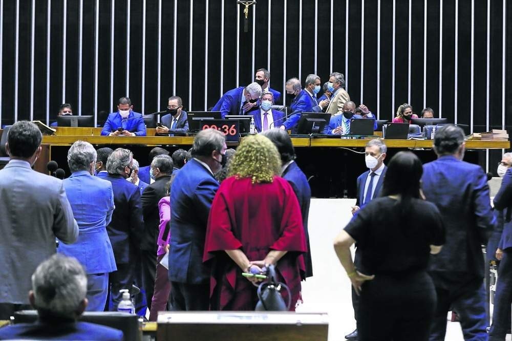 Instabilidade afeta avanço das reformas no Congresso