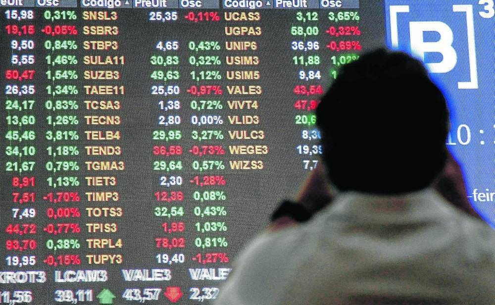 Ibovespa opera em queda nesta segunda-feira, recuando 0,24%