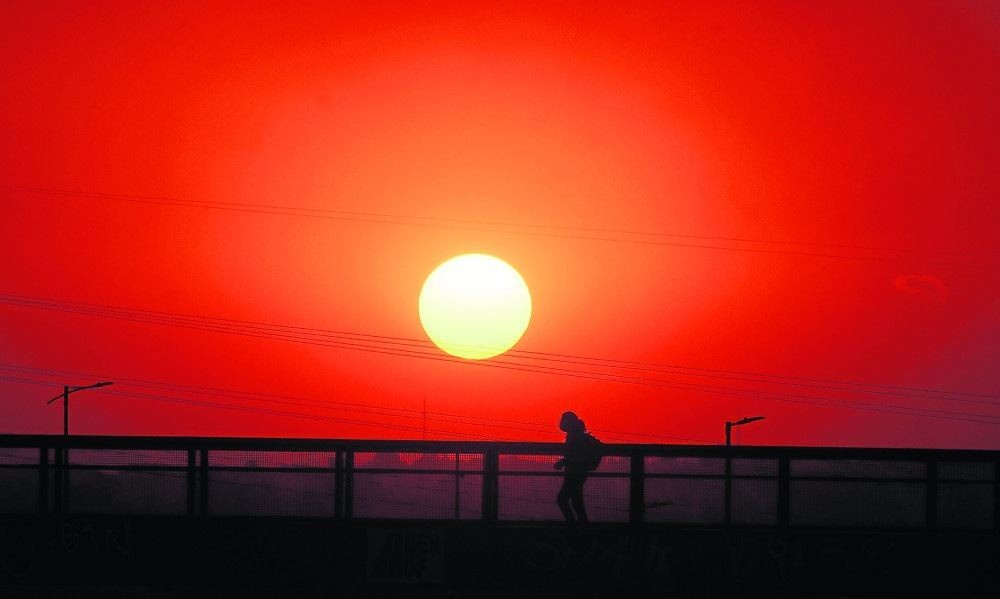 Previsão do tempo: Sextou com sol, céu azul e muito calor no DF