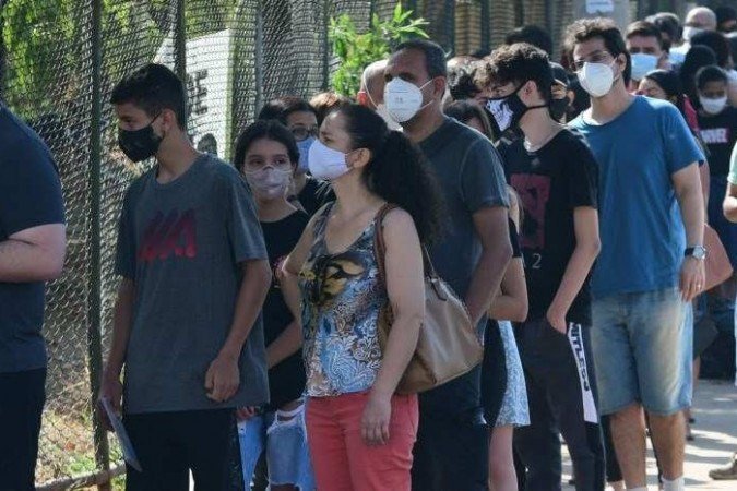 Filas se formaram em alguns postos de vacinação na manhã desta quarta - (crédito: Ed Alves/CB/DA Press) Filas se formaram em alguns postos de vacinação na manhã desta quarta - (crédito: Ed Alves/CB/DA Press)