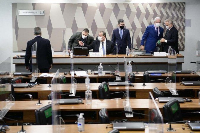 No relatório de Calheiros também será pedido o indiciamento do ex-ministro da Saúde Eduardo Pazuello. Ele deve ser acusado de sete crimes - (crédito: Pedro França/Agência Senado) No relatório de Calheiros também será pedido o indiciamento do ex-ministro da Saúde Eduardo Pazuello. Ele deve ser acusado de sete crimes - (crédito: Pedro França/Agência Senado)