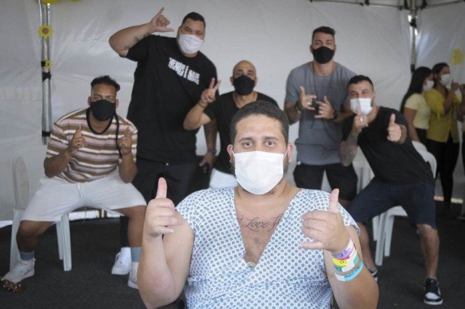 Durante a apresentação, houve até pausa para foto com os ídolos -  (crédito: Geovana Albuquerque/Agência Saúde-DF)