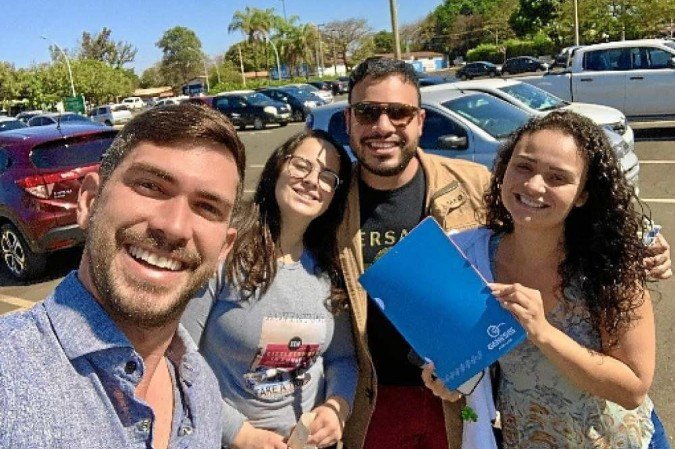 Robert, Camila, Gustavo e Lorenna quando o processo começou, na primeira visita à clínica