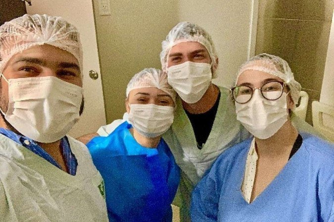 Um dia para ficar marcado: os embriões sendo implantados no útero de Lorenna