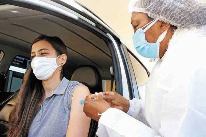 Infectologista Cláudia Murta destaca que vacinas contra a COVID-19 são seguras e efeitos colaterais raros
