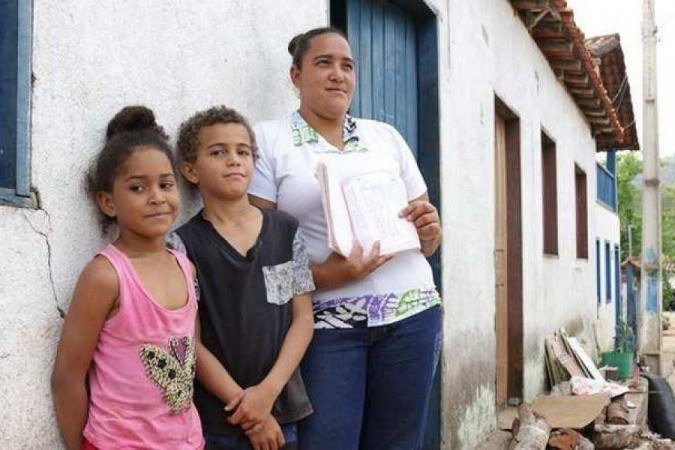 ''As vacinas evitam um mal maior, servem para nos proteger das doenças'' - Claudilene Aparecida da Silva, mãe de Henrique e Alice
