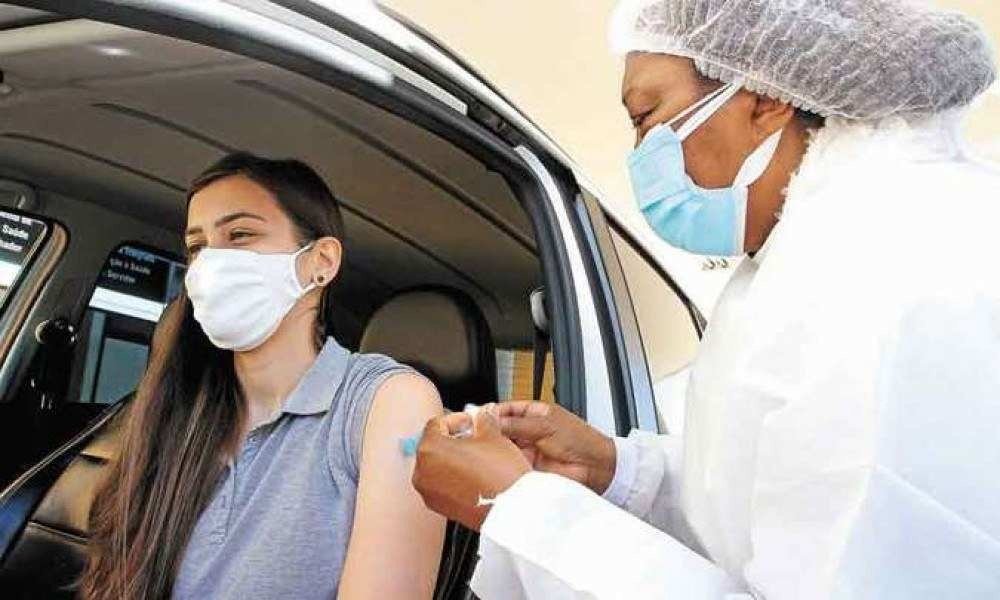 Infectologista Cláudia Murta destaca que vacinas contra a COVID-19 são seguras e efeitos colaterais raros Infectologista Cláudia Murta destaca que vacinas contra a COVID-19 são seguras e efeitos colaterais raros
