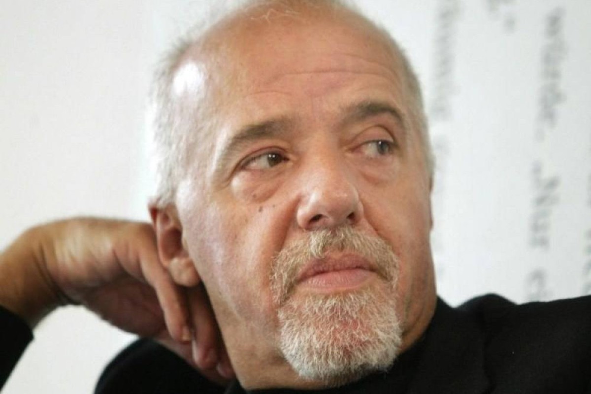 Paulo Coelho diz que se arrepende de ter investido na campanha de Lula