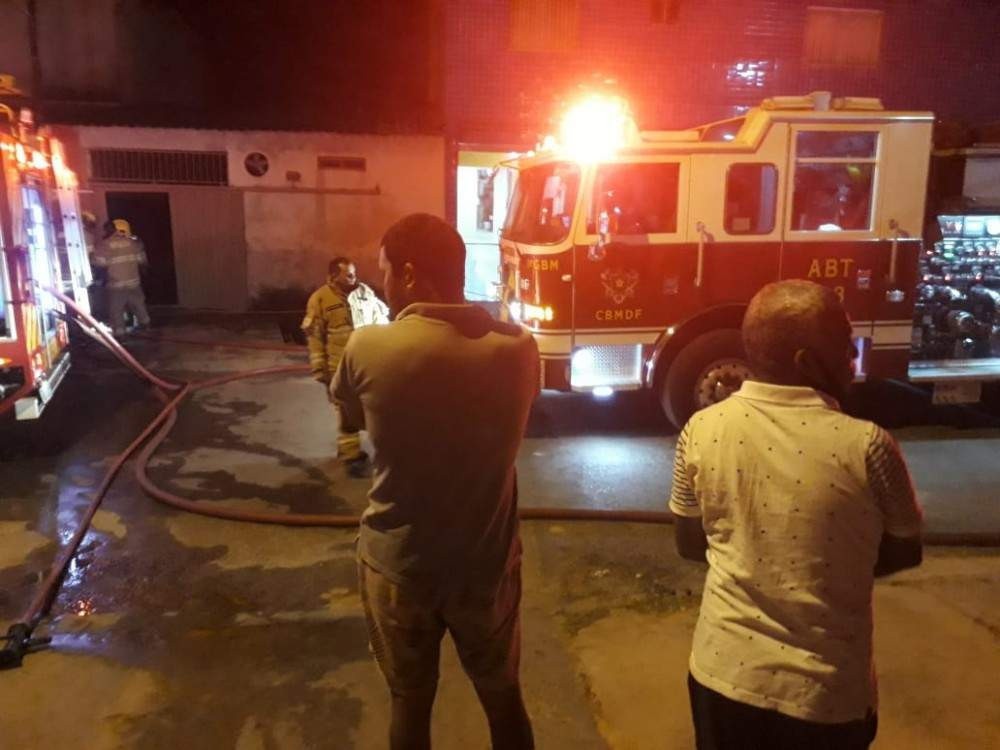 Homem é suspeito de trancar ex-companheira e filhos e incendiar casa